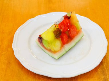 Karpuz kabuğunda meyve jölesi