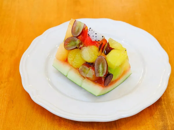 Karpuz kabuğunda meyve jölesi