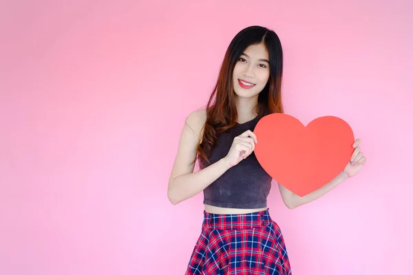 Portret Piękna Azjatycka Kobieta Różowym Tle Szczęśliwy Walentynki Koncepcji Miłości — Zdjęcie stockowe