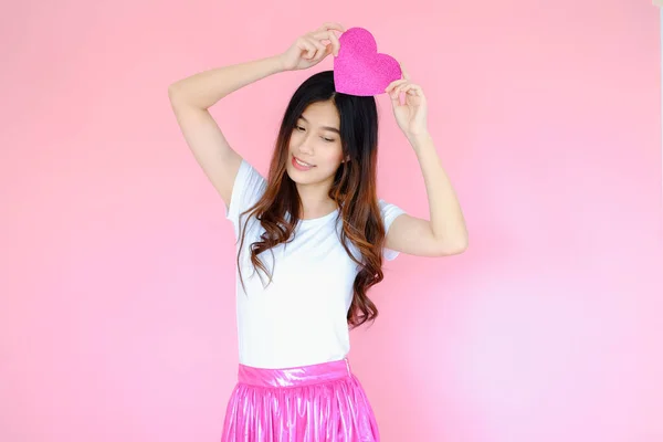 Porträtt Vacker Asiatisk Tonåring Flicka Bär Vit Shirt Och Rosa — Stockfoto