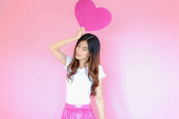 Porträtt Vacker Asiatisk Tonåring Flicka Bär Vit Shirt Och Rosa — Stockfoto