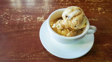 Masada dondurma ve kahve ile Affogato.