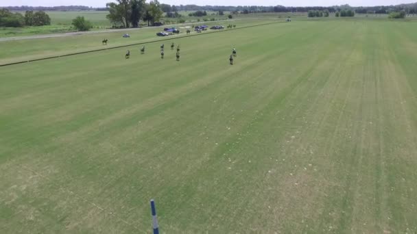 Polo Match aus der Luft Drohnen-Ansicht Szene. — Stockvideo