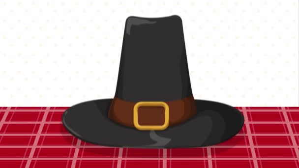 ぬいぐるみ七面鳥 クランベリーパイと感謝祭のための二乗テーブルクロス上の巡礼者の帽子とおいしいディナー ビデオアニメ4K — ストック動画