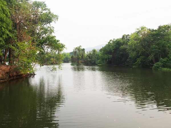 Ang Kaew embalse en la universidad de Chiang mai, embalse de Huay Kaew — Foto de Stock