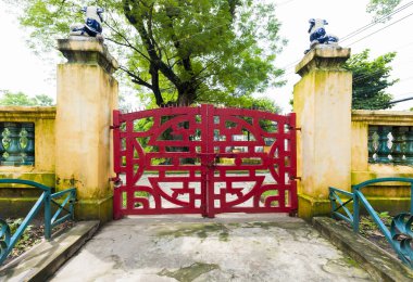 Iron gate eski Vietnam harflerle