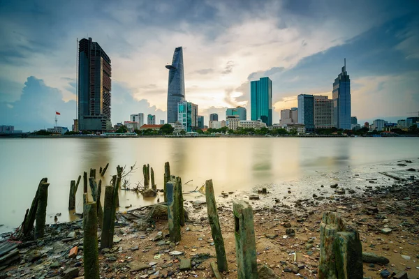 SAIGON, VIETNAM - JUNE 11, 2015. Business and Administrative Center of Ho Chi Minh city on Saigon riverbank in sunset (view from Thu Thiem district), Ho Chi Minh city, Vietnam — Stock Photo, Image