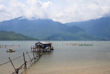 Lap A lagün, Lang Co town, Hue, Vietnam. Lap A lagün Hue eyaletinin turistik yerlerinden biridir. Lagün Lang Co Körfezi'nin bir parçasıdır.