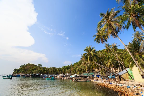 Muelle de Ben Ngu, islas Nam Du, provincia de Kien Giang, Vietnam. Islas Nam Du ubicadas a 90 km al oeste de la ciudad de Rach Gia en Kien Giang. Las islas Nam Du se han convertido en un destino atractivo para los turistas . — Foto de Stock