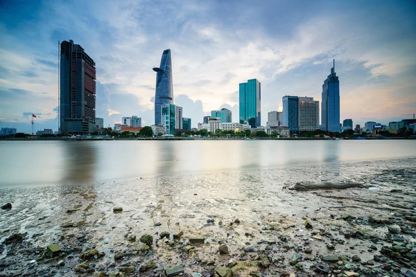 Business and Administrative Center of Ho Chi Minh city on Saigon riverbank in sunset (view from Thu Thiem district), Ho Chi Minh city, Vietnam — Stock Photo, Image