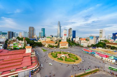 Ho Chi Minh city, Vietnam - 26 Haziran 2015: günbatımı, Vietnam şehir merkezinde Saygon, Ben Thanh Market ve Quach Thi Trang parkta. Piyasada Saigon, yerel el sanatları, Tekstil ve Hediyelik eşya arayan turistlerin popüler önemli bir sembolü.