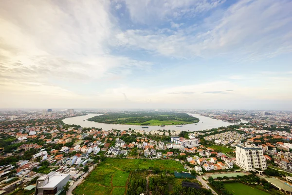 Vista panorámica de la península de Thanh Da, la ciudad de Ho Chi Minh (o Saigón) al atardecer, Vietnam — Foto de Stock