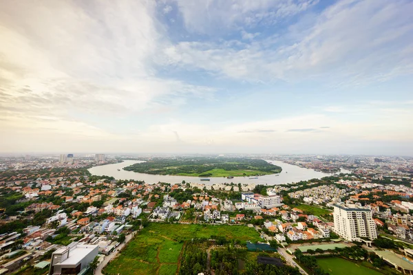 Panoramę półwyspu Thanh Da, Ho Chi Minh city (lub Saigon) w zachód słońca, Wietnam — Zdjęcie stockowe