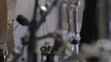 Davulcu darbelere ayak Slider ile vurdu