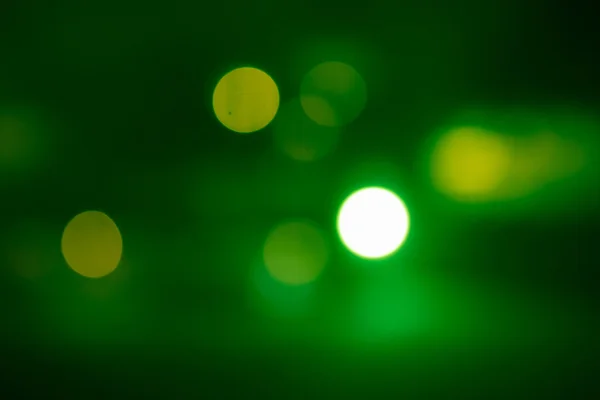 Raios verdes bokeh brilho luzes desfocadas — Fotografia de Stock