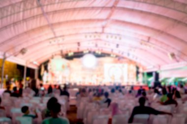 Ufuk izleyici olarak konferans salonu