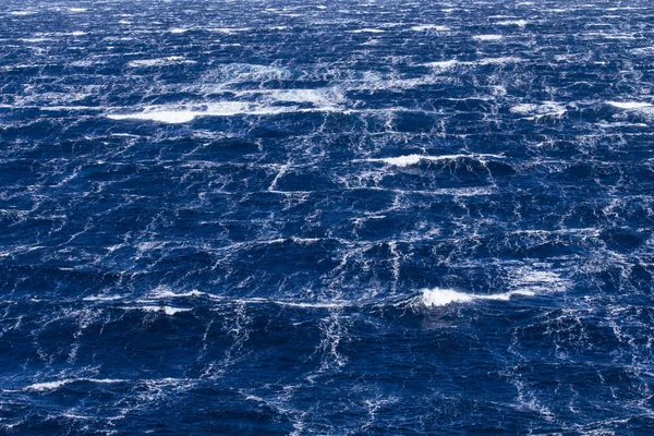 Fırtınalı denizde — Stok fotoğraf