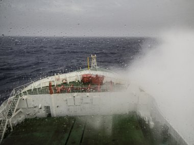 Gemi ağır denizlerde seyir