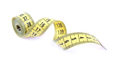 Beyaz arkaplanda izole edilmiş şerit ölçülüyor