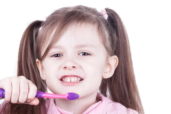 Close-up van meisje met tandenborstel op een witte achtergrond — Stockfoto