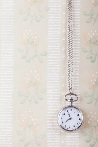 빈티지 바탕 화면 배경에 오래 된 회 중 시계 — 스톡 사진