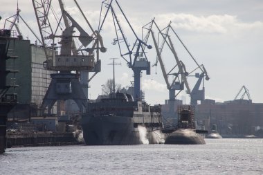 Saint-Petersburg, Rusya-03 Nisan 2016: Rus gemisi ve denizaltı yatak tersanesinde St. Petersburg, Rusya Federasyonu