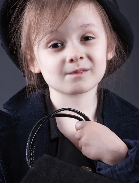 Portret van vrij retro geklede kind meisje, studio foto — Stockfoto