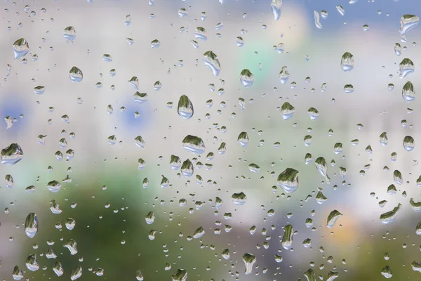 Abstraktní dešťové kapky na okenní sklo — Stock fotografie