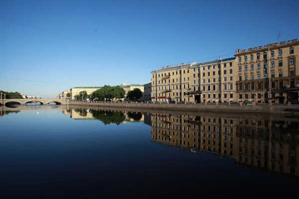 フォンタンカ川の堤防。サンクトペテルブルク、ロシア — ストック写真
