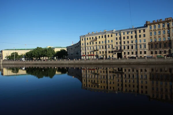 O aterro do rio Fontanka. São Petersburgo, Rússia — Fotografia de Stock