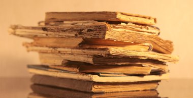 Bir yığın eski kitap