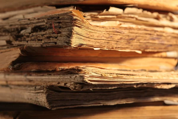 Bir yığın eski kitap