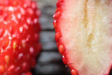 Orman çilekli tatlı