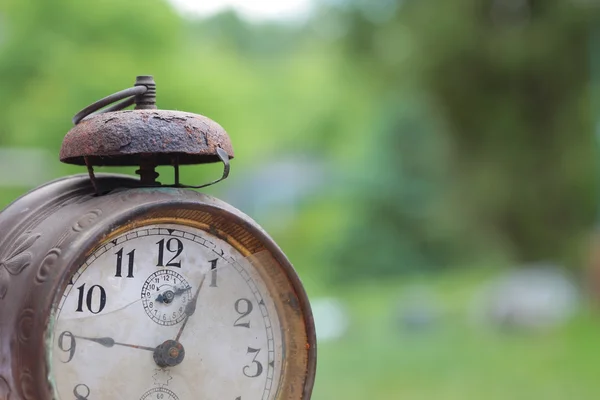 오래 된 기계 알람 시계 — 스톡 사진