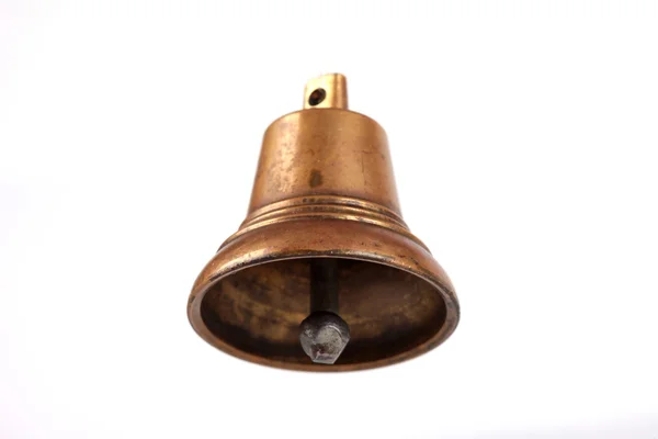 Antica campana in rame su sfondo bianco — Foto Stock