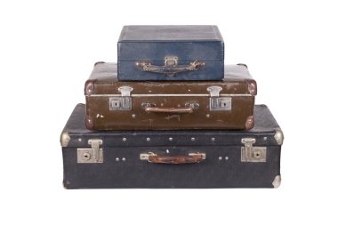 Eski izole bavul yığını