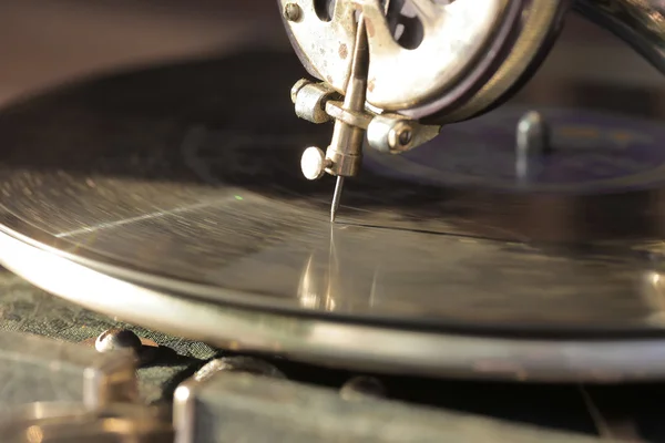 Gramophone record on the gramophone — Stock Photo, Image