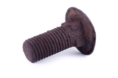 Paslı cıvata üzerinde beyaz arka plan closeup izole