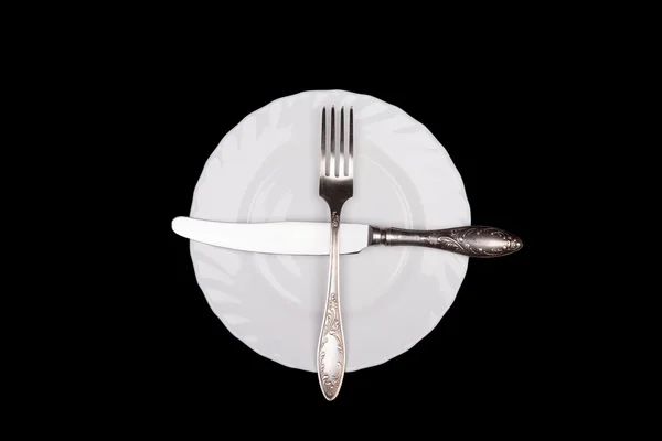 Etiquette teken. Plaat, vork, mes bovenaanzicht geïsoleerd op zwart — Stockfoto