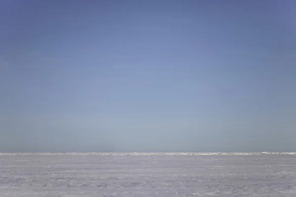 Planície de gelo de neve e a paisagem do céu Ártico — Fotografia de Stock