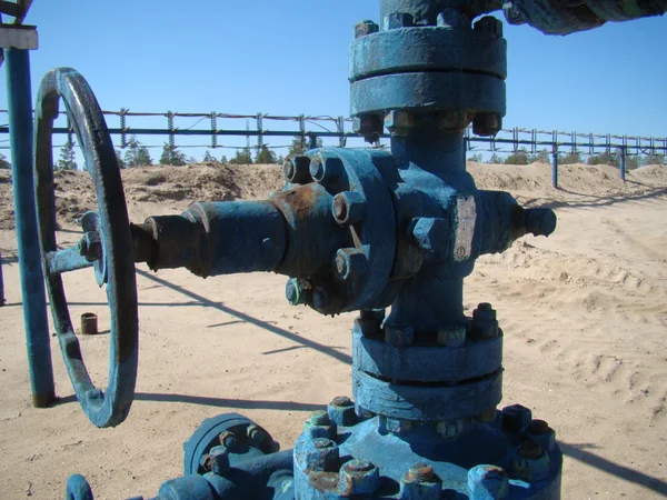 Poços de petróleo no deserto — Fotografia de Stock