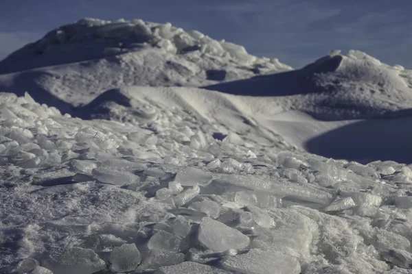Άδειο χειμερινό τοπίο πάγων της Αρκτικής και ουρανό — Φωτογραφία Αρχείου