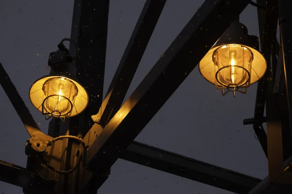 Dwie lampy uliczne przemysłowych zbliżenie — Zdjęcie stockowe