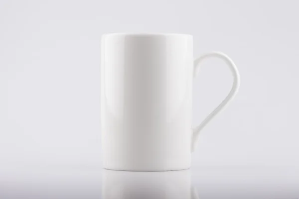 La tazza bianca bianca su sfondo bianco — Foto Stock