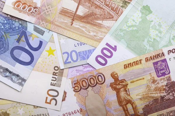Χαρτονομίσματα του ευρώ και ρούβλια closeup Αρχική σελίδα θέα — Φωτογραφία Αρχείου