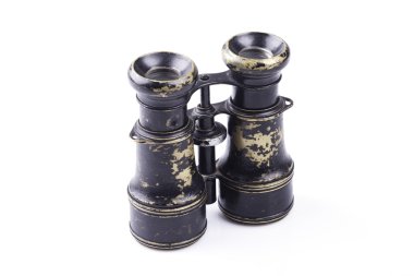 Beyaz arka plan üzerinde eski vintage dürbün portre