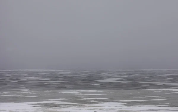 Snowfield scenery on big lake — Stock Photo, Image