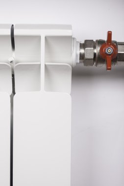 Bir daire musluk vanası beyaz radyatör Konvektörü