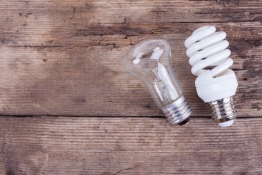 ampulleri ahşap arka plan üzerinde iki tür