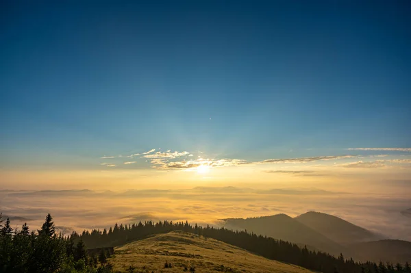 Sunrise, foggy morning in the Carpathian — Stock Photo, Image